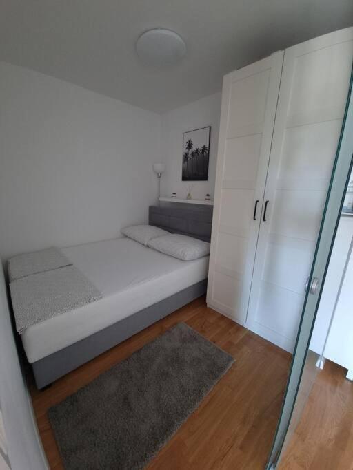 Apartment With Seaview + Private Garage Parking Split Zewnętrze zdjęcie